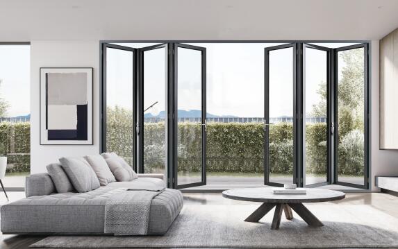 推拉門(mén)封陽(yáng)臺(tái)好還是斷橋鋁平開(kāi)窗好？封陽(yáng)臺(tái)方案指南